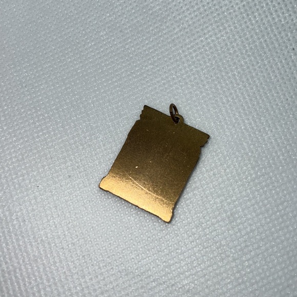 SPORTS HURDLES PENDANT ANTIQUE BRASE TONE VINTAGE - Picture 6 of 8